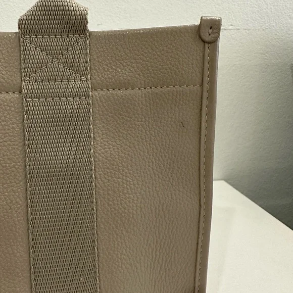 Balenciaga Hardware Leather Tote - Picture 5 of 10